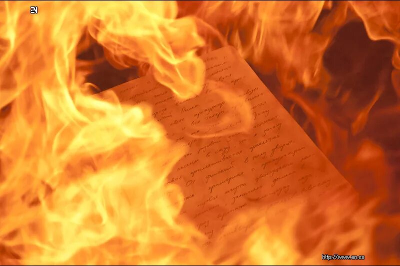 Рукописи не горят чья. Сжигание рукописи. Рукописи в огне.