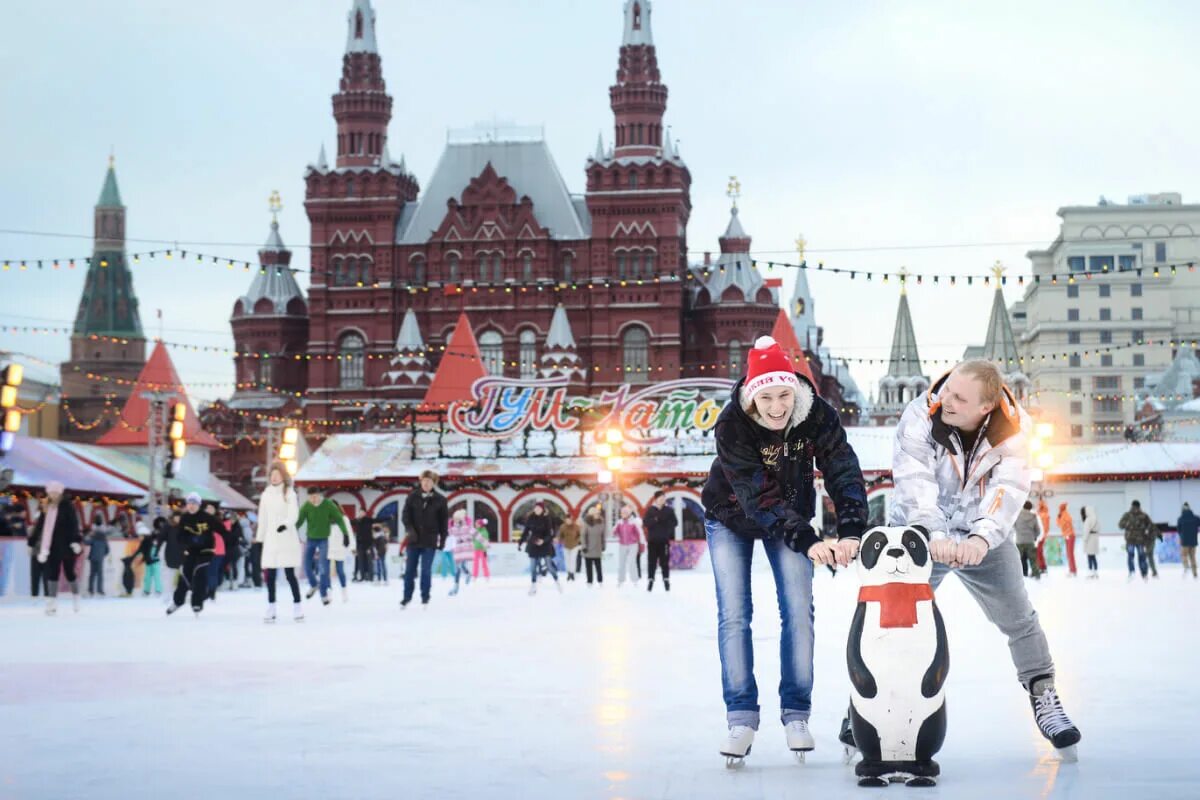 Куда погулять в москве завтра. ГУМ-каток Москва. ГУМ-каток на красной площади. Каток в Москве на красной площади. Red Square каток.