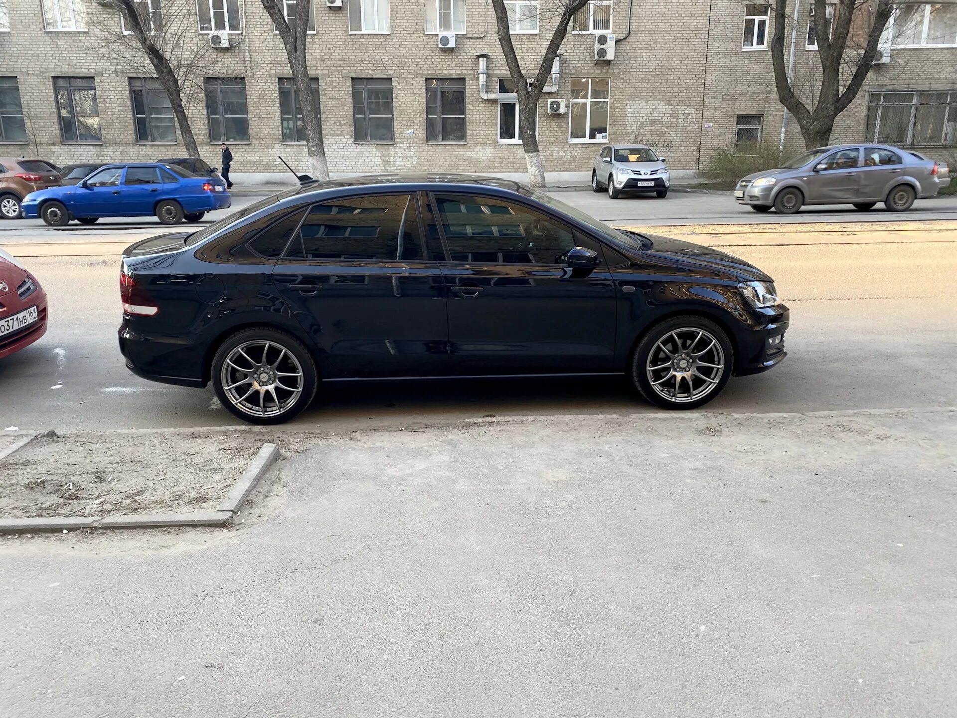 Тонировка поло. Тонировка llumar 20. Polo sedan тонировка 35. Поло седан тонировка 35. Тонировка 20% люмар.