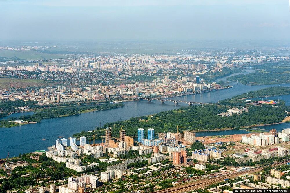 Время красноярске в данный. Красноярск с высоты птичьего полета. Красноярск столица Красноярского края. Красноярск с высоты. Красноярск город Восточной Сибири.