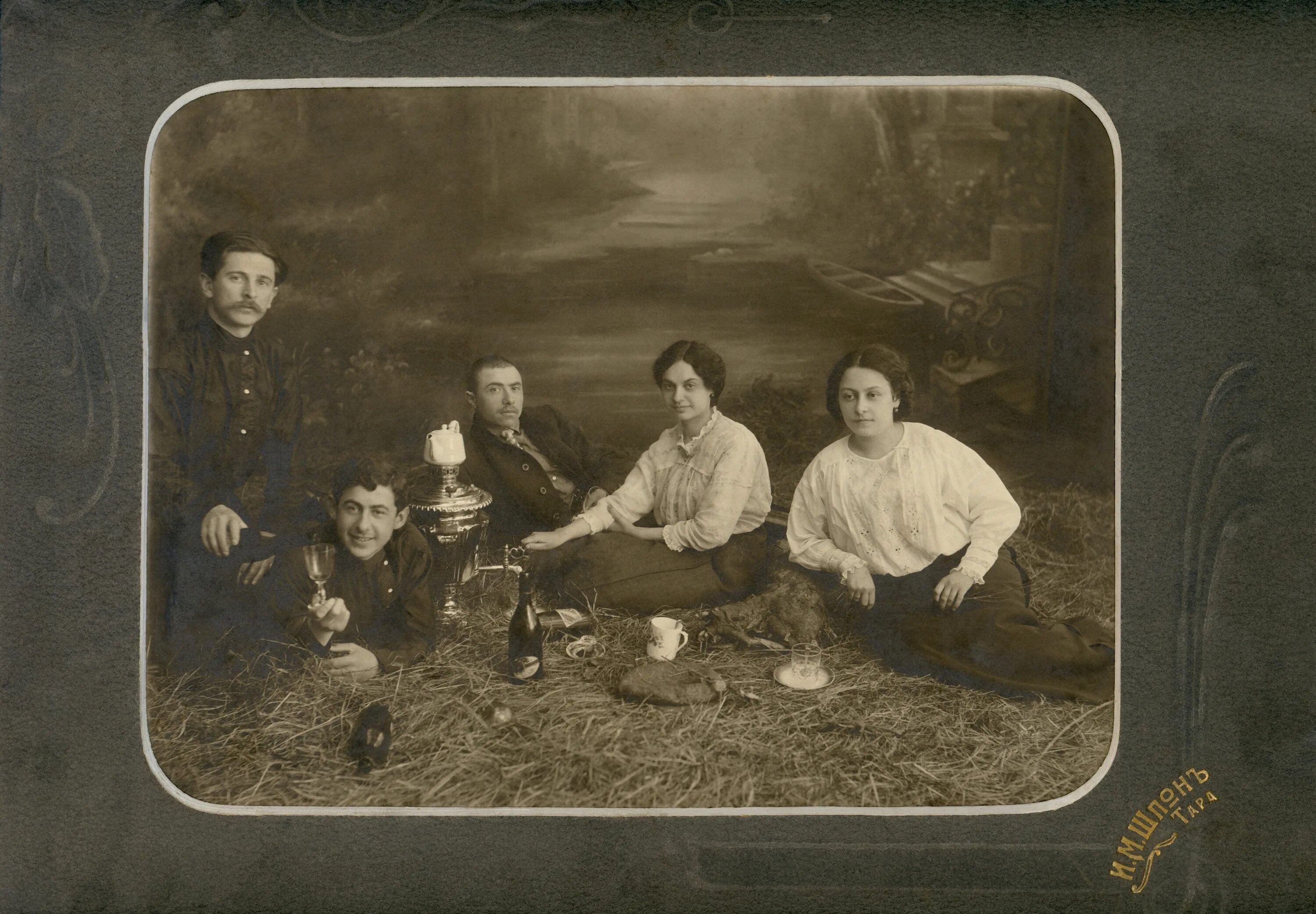 Ретушь старых фотографий. Люди 1890 годов. Рассмотрите старую фотография когда она сделана. Воспоминание нашего детства. Реставрация фотографий.