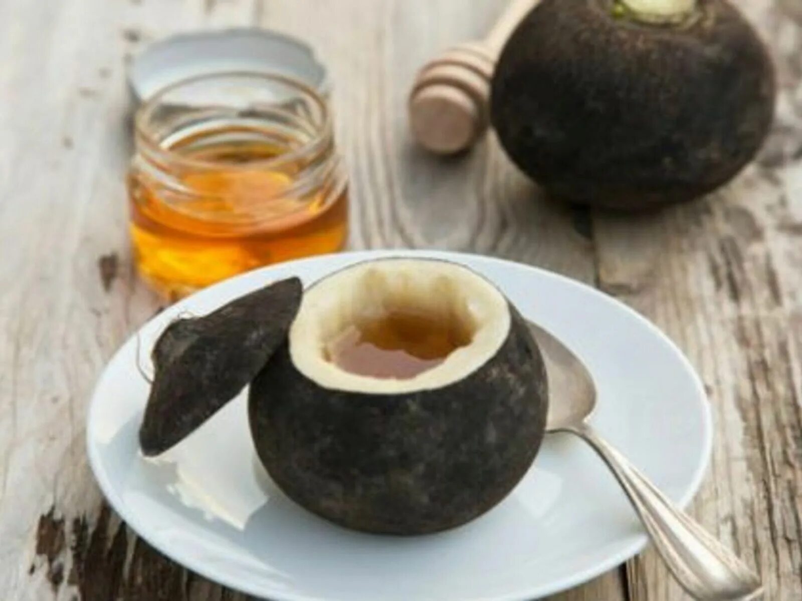Какую редьку от кашля. Редька с мёдом от кашля. редька с медом от простуды. зеленая редька с медом.