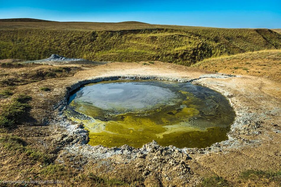 грязевые вулканы в краснодарском крае. грязевой вулкан анапа тиздар. вулкан шуго. вулкан шуго анапа. витязево вулкан шуго.