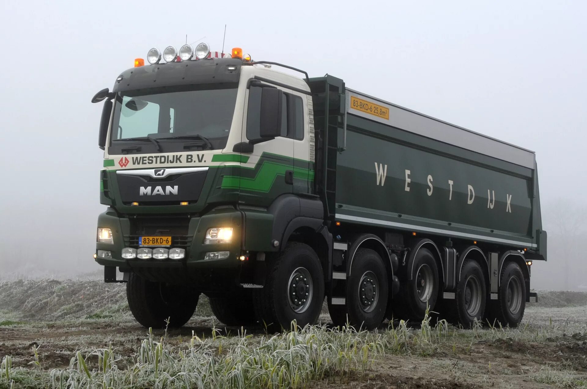 Грузовой автомобиль 8 8. Man TGS 50.500. Самосвал man 10x4. Man TGS 10x8. Man TGS 50.500 10x8 WSA.