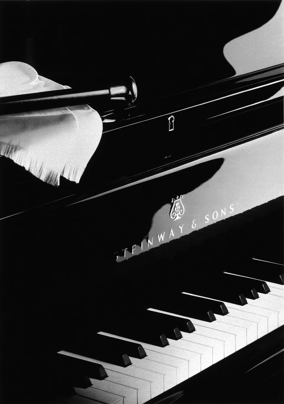 Клавиши белого рояля. Фортепиано. Пианино Эстетика. Пианино черная Эстетика. Красивое пианино.