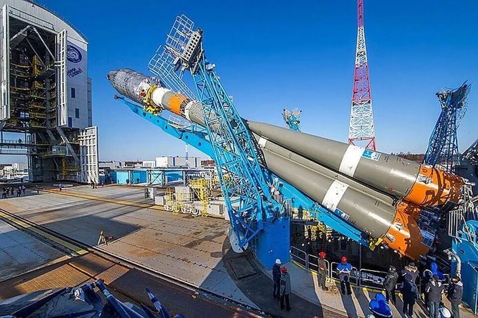Союз 2 букв. Союз 2.1в. ракетно-космический комплекс. ракета союз. ракета на космодроме.