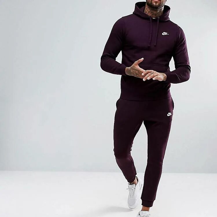 Коричневый спортивный костюм. Костюм Nike 2021 фиолетовый мужской. Костюм вилюр найк клаб. Спортивный костюм найк мужской 2023. Nike Tracksuit фиолетовый мужской.