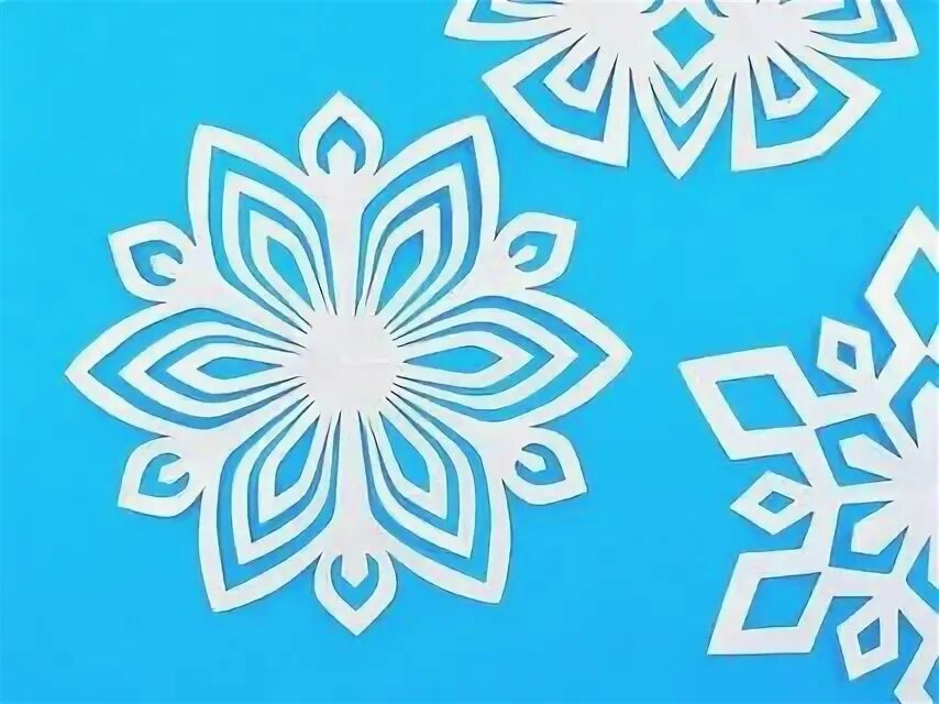 Узорные снежинки. Узоры снежинок на окне. Резные панели. Узоры снежинок на окне. Орнамент снежинки.