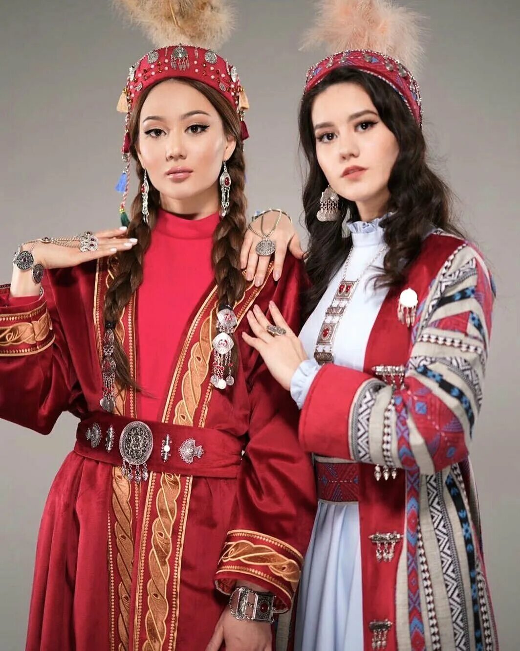Казах читы. Киргизистан Национальная одежда. Монгольская певица Tatar. Национальный костюм Казахстана. Казахский нац костюм.