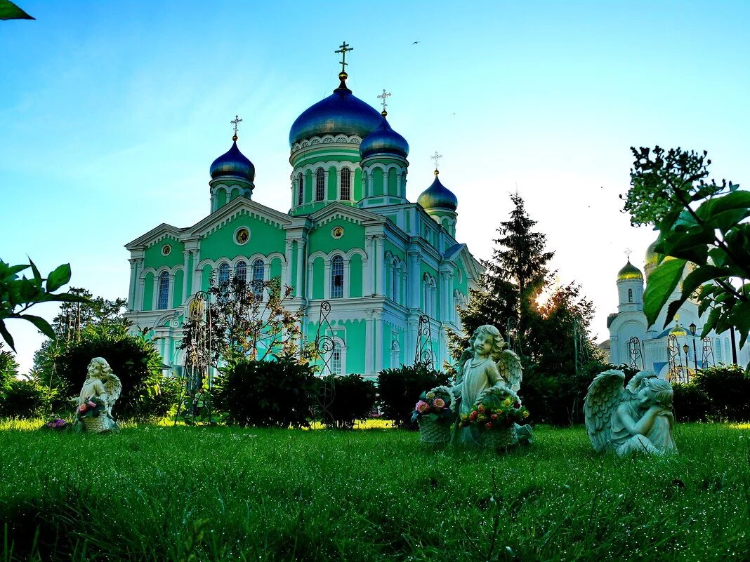 Дивеево. Свято Троицкий Дивеевский монастырь. Дивеево Серафимо-Дивеевский. Троицевский храм Серафимо Дивеевского монастыря.