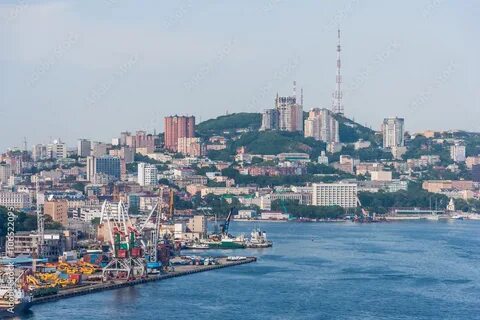 Владивосток расположен на берегу