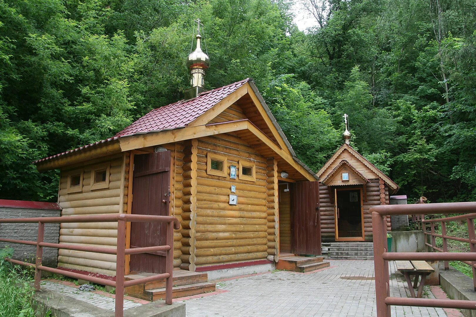 Святой источник Клязьма. Дивеево купальни. Орловское Полесье Родник купальня. Святой источник Ивана Грозного Сергиев Посад.