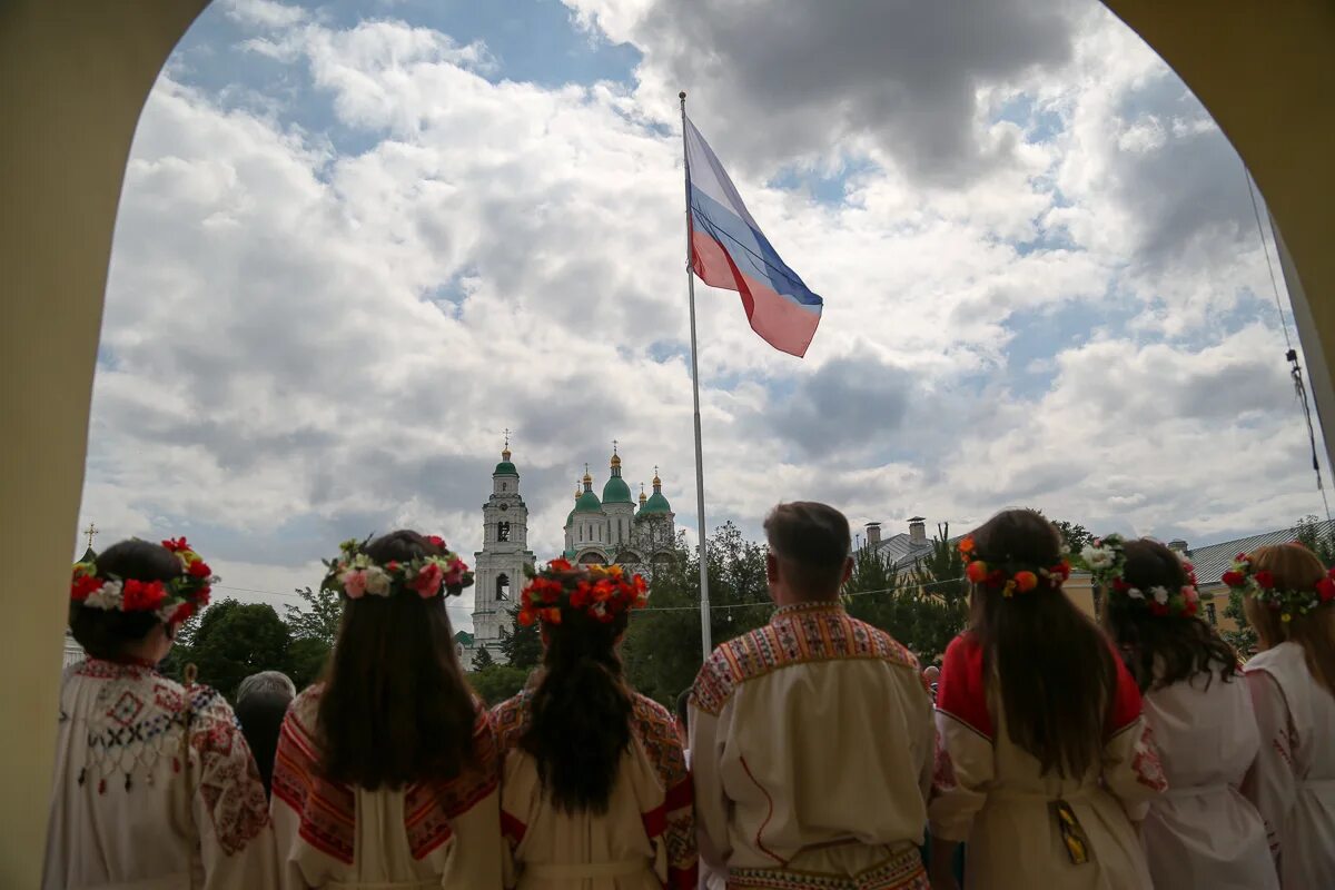 Праздник российского флага. День государственного флага фото. День флага торжественное мероприятие. Патриотические праздники. Событие 20 августа