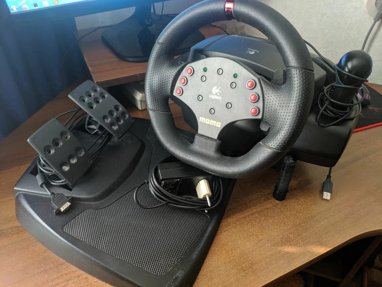 Руль момо рейсинг. Руль Logitech Momo Racing. Logitech-Momo-Racing-Force-feedback. Руль Logitech Momo Racing Force. Logitech Momo Racing Force feedback Wheel.