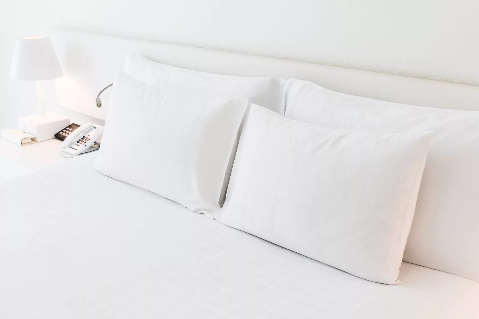 White pillow. Удлиненные подушки. White pillow. Подушки одеяла на прозрачном фоне. Подушка белый.