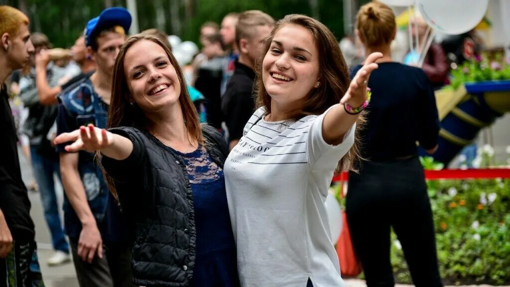 Растешь молодежь. С праздником молодежи. с днем молодежи. молодежь. традиции дня молодежи.