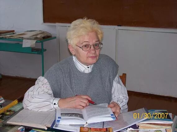 Малютина лидия александровна. Старая учительница. Старый учитель. Старые учителя в школе. Учительница старой школы.