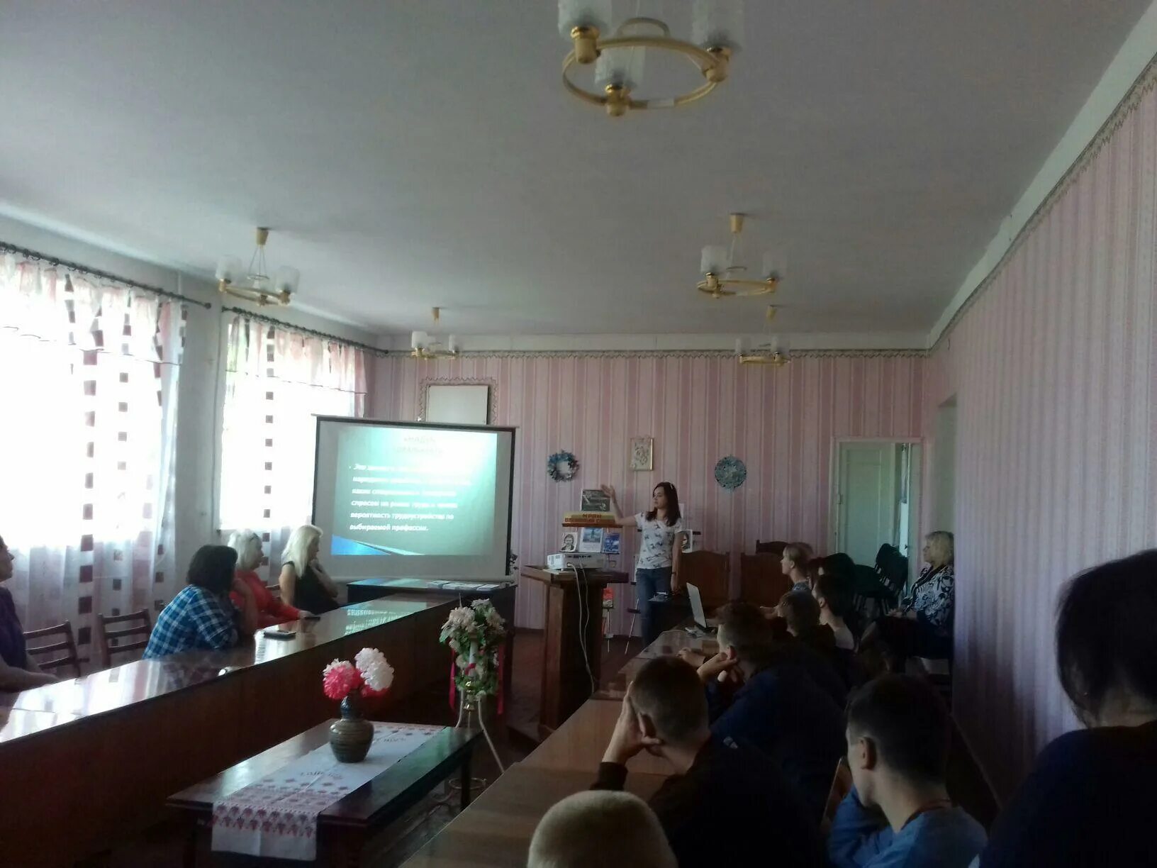 Социальный фонд краснодонская. Краснодонская детская больница. Пенсионный фонд в стаханове. Фонд социального страхования серпухов. Социальный фонд краснодонская.