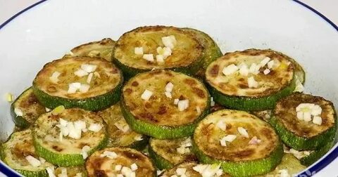 Кабачки с чесноком жареные морковь