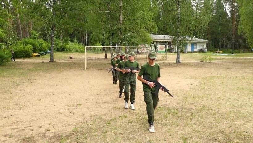 Военный лагерь герои. Лагерь Ленок Невельский район. Лагерь Ленок Псковская область. Военно патриотический лагерь. Военная подготовка.