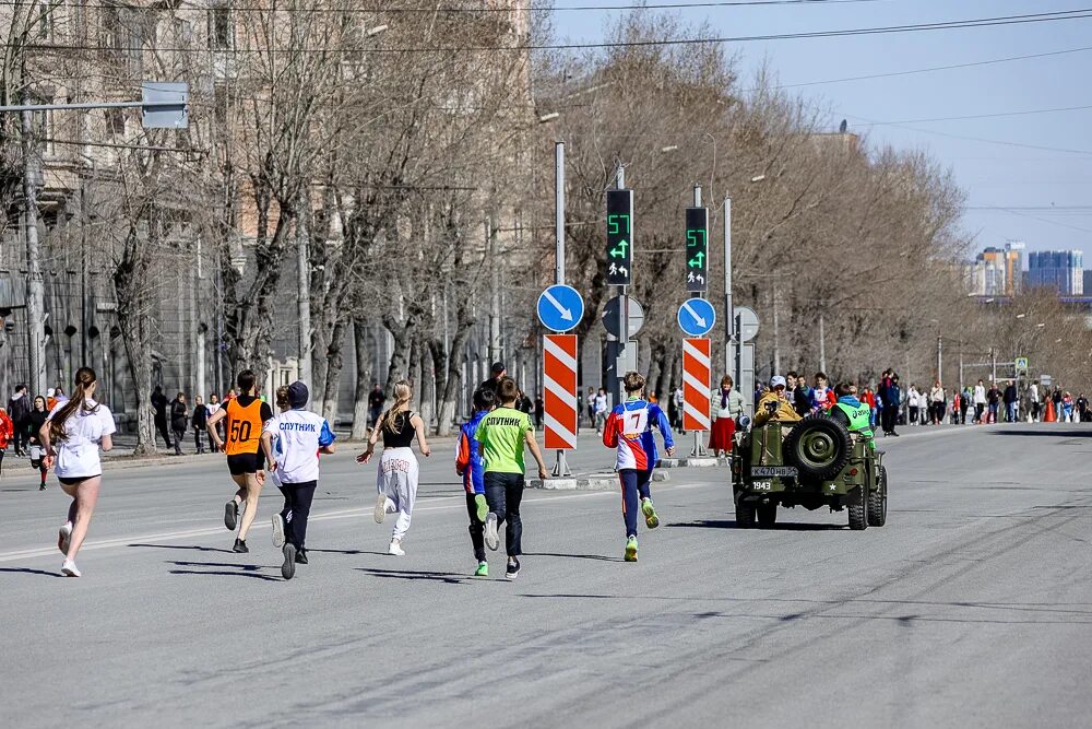 Сайт апрель новосибирск. Эстафета памяти. Эстафета в Новосибирске. Легкая атлетика забег Новосибирск. Пермские спортсмены в годы Великой Отечественной войны.