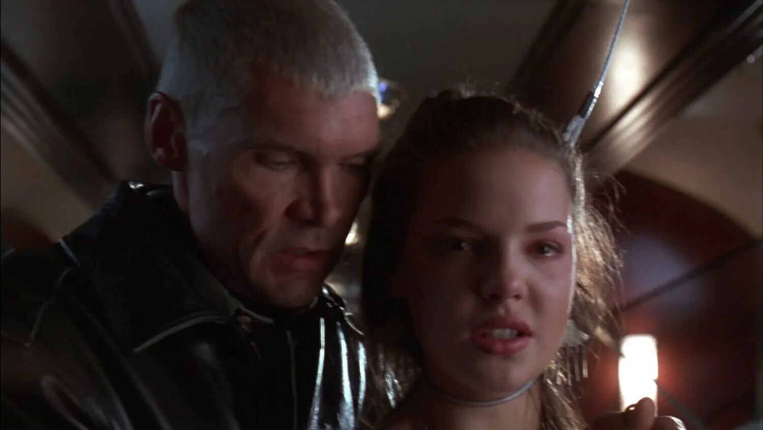 В осаде темная территория фильм 1995. Захват 2 фильм стивен сигал. Эверетт макгилл в осаде 2. В осаде 2: темная территория (1995). В осаде 1995.