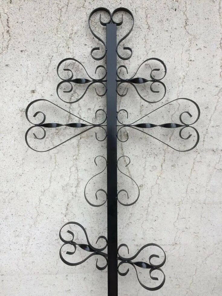 Какой краской покрасить крест на кладбище. В какой цвет красят кресты на кладбище. Крест могильный металлический. Какой краской покрасить крест на кладбище. Старинный металлический крест на кладбище.