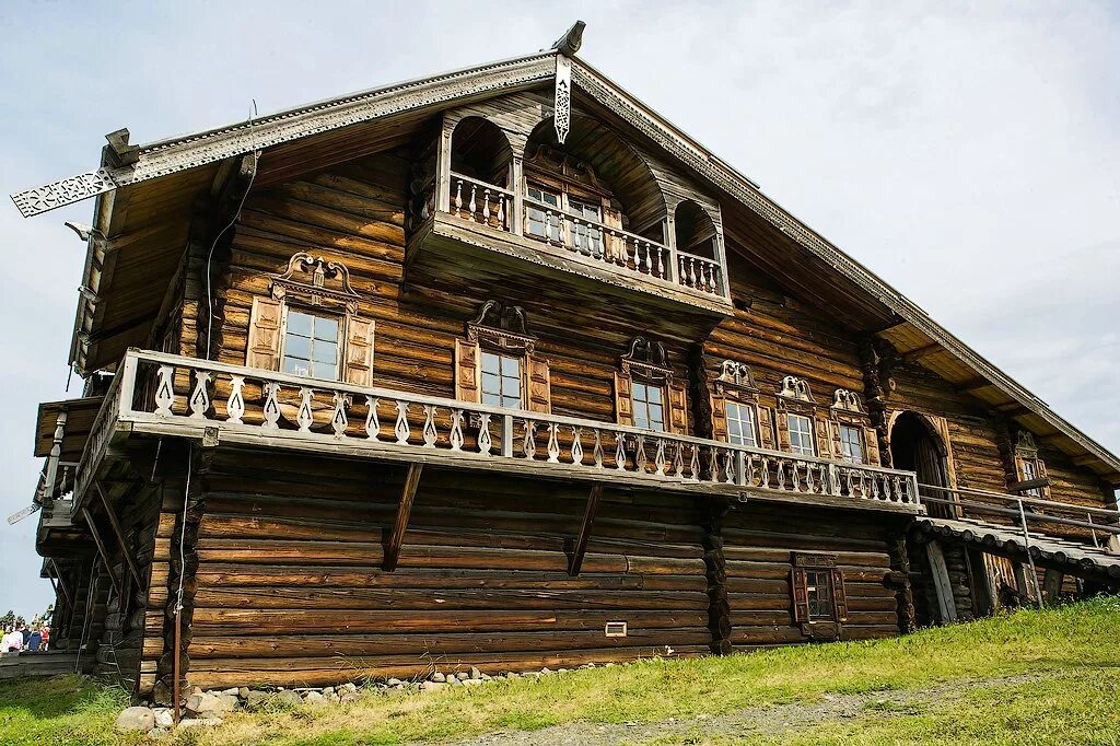 Русская изба суздаль. Красивые русские дома. Деревянные избы древней руси. Дом из доски технология предков. Деревенский дом пятистенок.