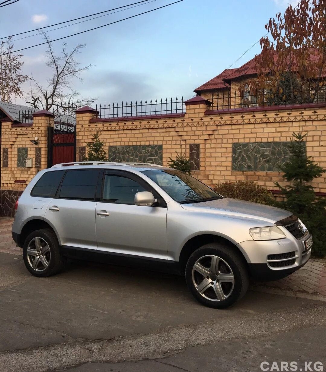 Volkswagen touareg 2003. Фольксваген Туарег 2003. Фольксваген Туарег 1 поколения. Volkswagen Touareg 2003 серебристый. Touareg 1 поколение 2003.