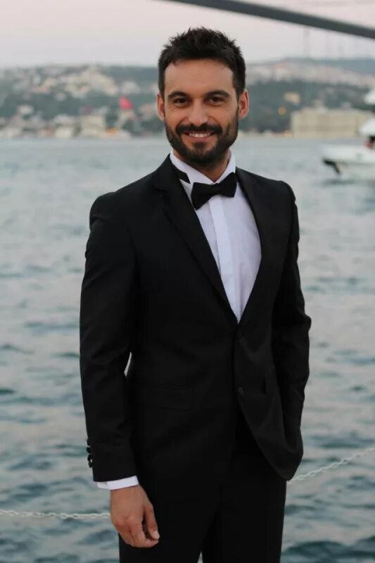 Эрсан дуру актер. Ali Duru турецкий актёр.