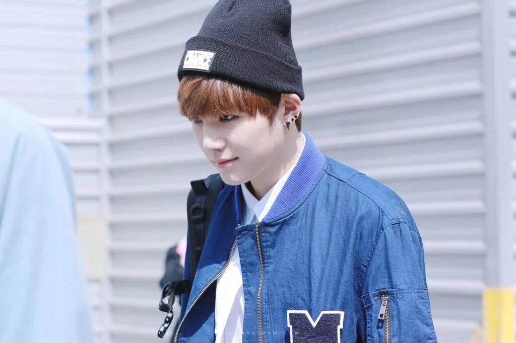 Sugar bts. Suga bts. Юнги бтс самокат. Юнги из bts. Шуга фф.