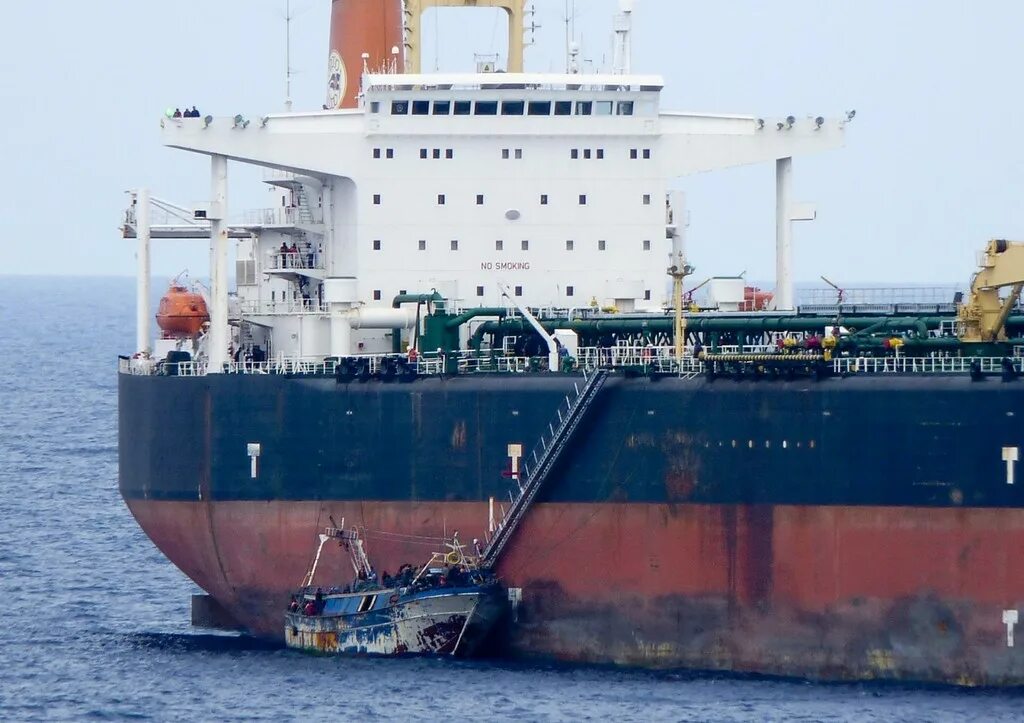 Атаки гражданских судов. Иран захватил 2 греческих танкера,. Танкер Ямал захват. Греческие танкеры. Захват танкера Ираном.