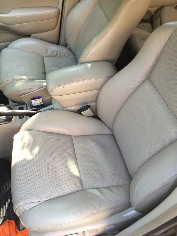 Передние сиденья авенсис. Передние сиденья авенсис. Сиденья toyota avensis. Toyota avensis 2008 передние сиденья. Сиденья авенсис 2.