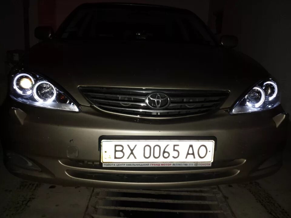 Ангельские глазки Camry xv30. Toyota Camry 30 ксенон фары. Ангельские глазки Toyota Camry 30. Ангельские глазки Тойота Камри 40.