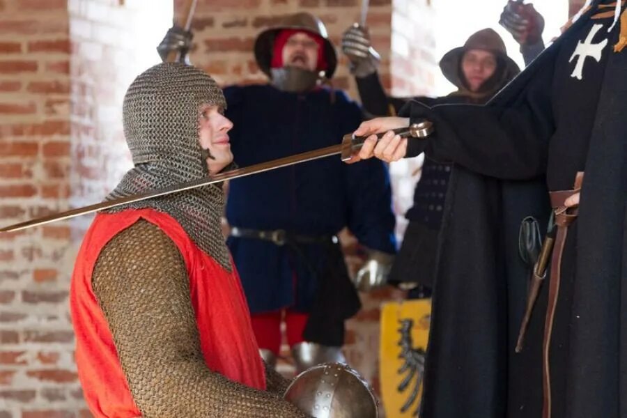 безбрачие монахов 7 букв. обеты мирянина в буддизме. буддийские монахи в храме. аббат настоятель католического монастыря. послушник илья афон.