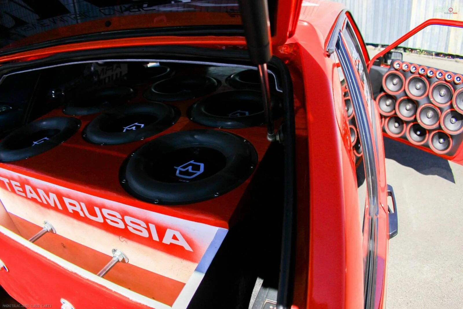 Stinger gt автозвук. аудиосистема для мотоцикла. автозвук. аудиосистема в машину. тесла автозвук.