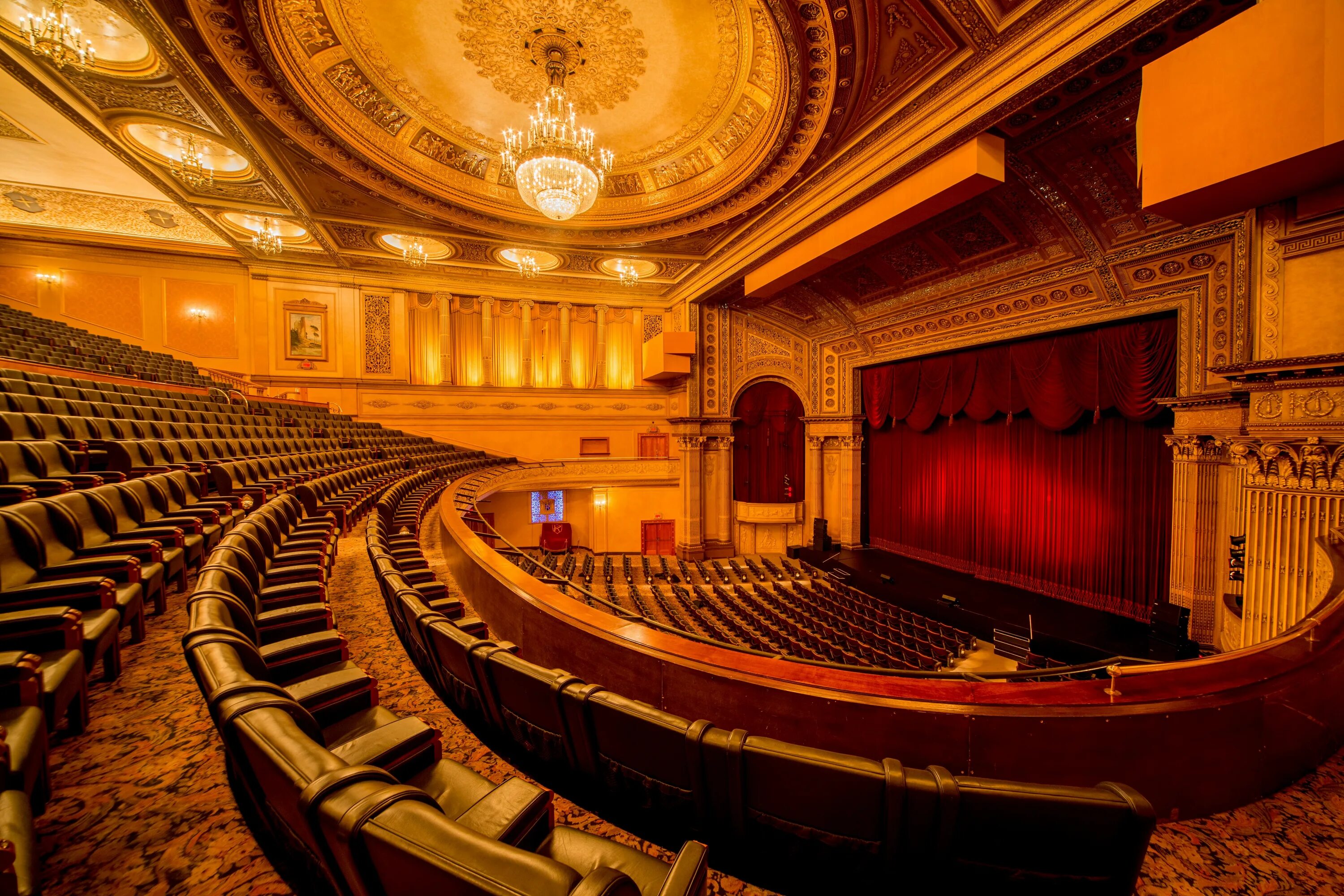 Weekend theater. Regent Theatre Boston. Театр Мажестик в Мельбурне. Театр фото.