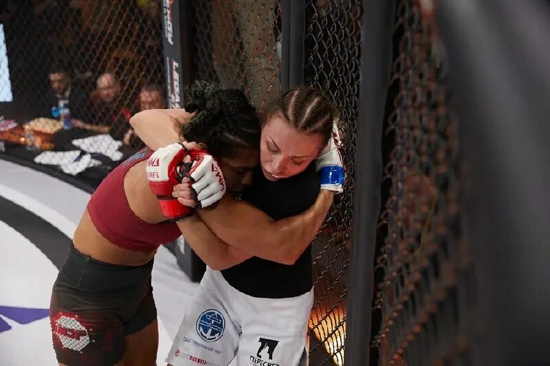 турнир мма в чехии девушки оголились