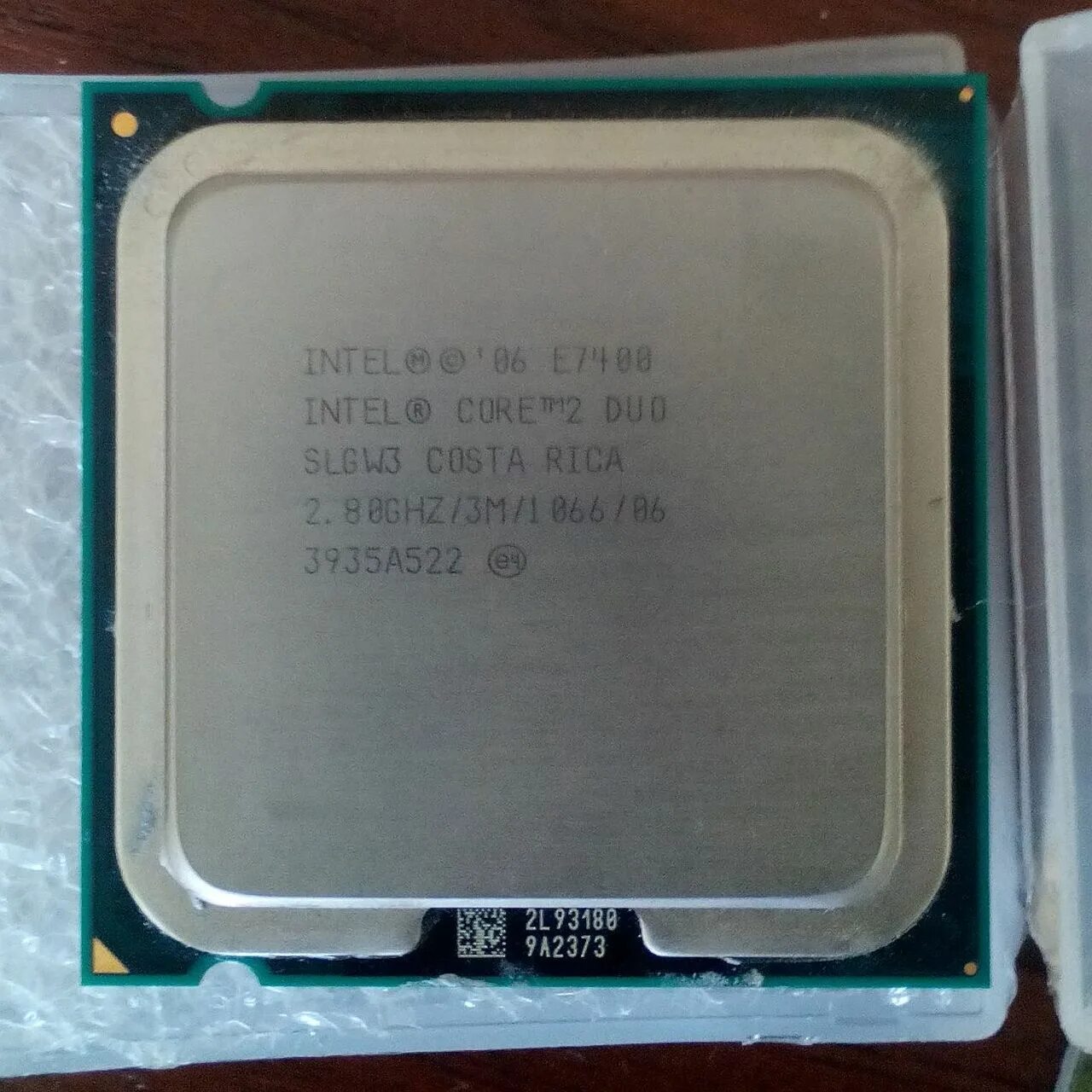 Intel core 2 duo память. Коре 2 дуо е6800. Процессор Core 2 Duo. Процессор е7400. Интел коре два дуо 7400.