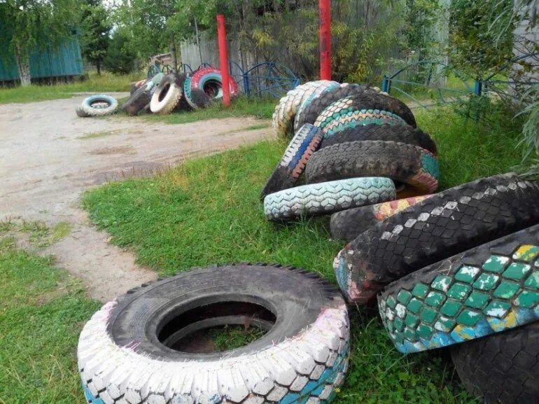 Как сделать дорожки из шин. Дорожки из колесных шин. старая автомобильная покрышка. дорожка из автопокрышек. дорожки из шин для сада.