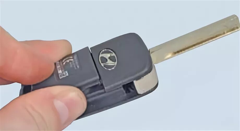 Батарейка в Ключе Хендай Солярис 2012. Hyundai ix35 разбор ключа. Выкидного ключа зажигания на Хендай ix35. Чип ключа зажигания Солярис.