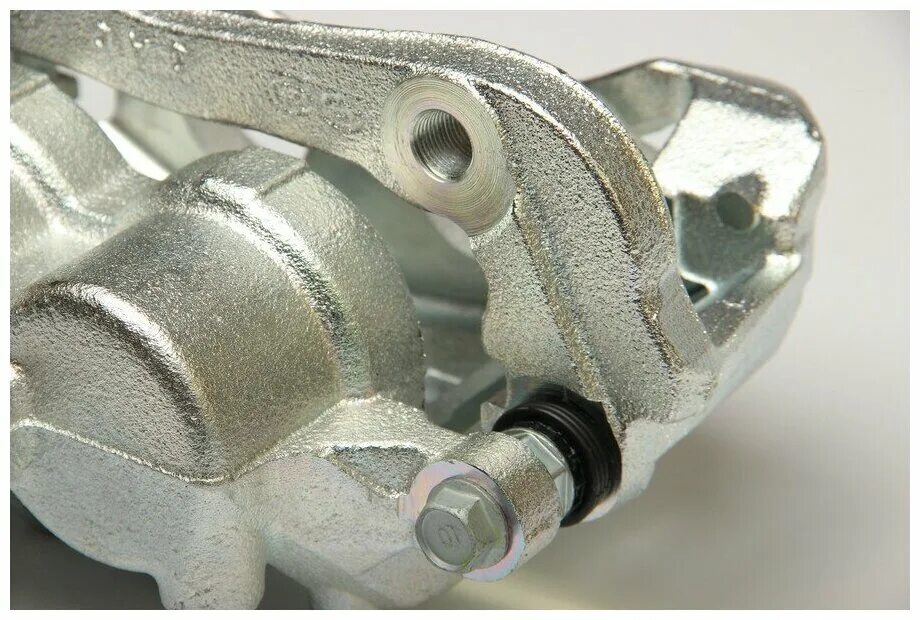 Суппорт старекс. Скоба суппорта переднего hyundai starex h1. Скоба суппорта хендай старекс. Скоба суппорта переднего hyundai grand starex h1. Старекс h1 передний суппорт.