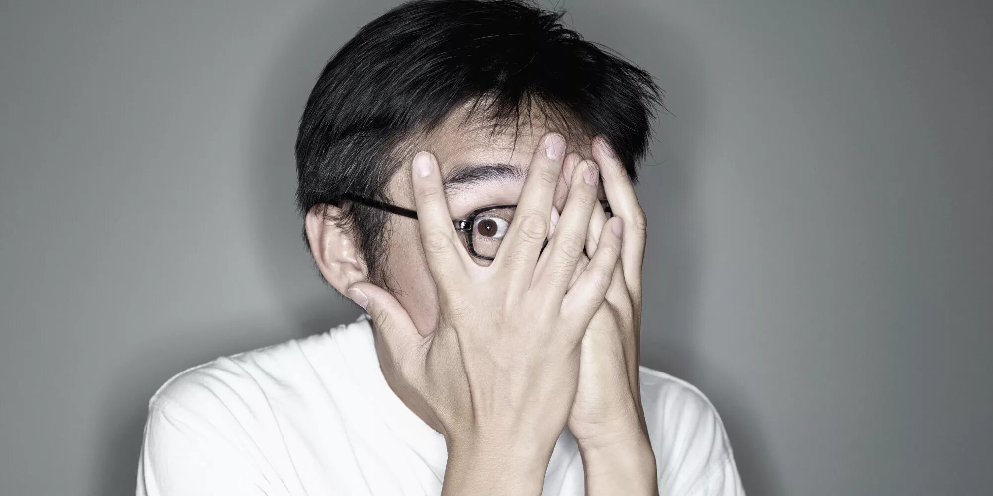 Заболевание замкнутые люди. Человек в тесной коробке. Тревожный тип. Тошнота. Заболевание замкнутые люди.