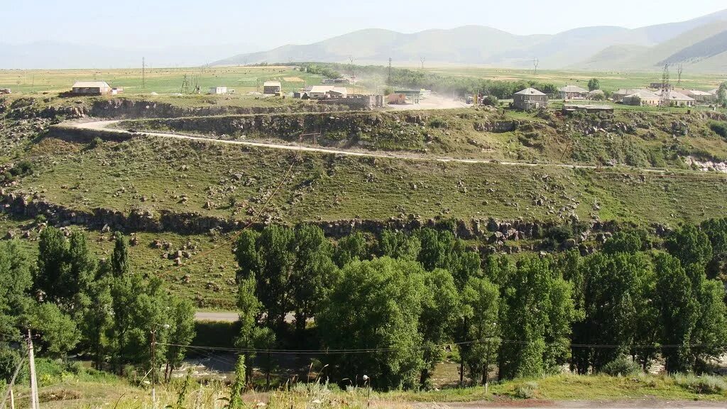 Аластан село в грузии. Грузия ахалкалаки село. Гора абул ахалкалаки. Грузия ахалкалаки сульда седо. Гора абул ахалкалаки.