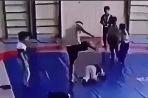 Тренера избили