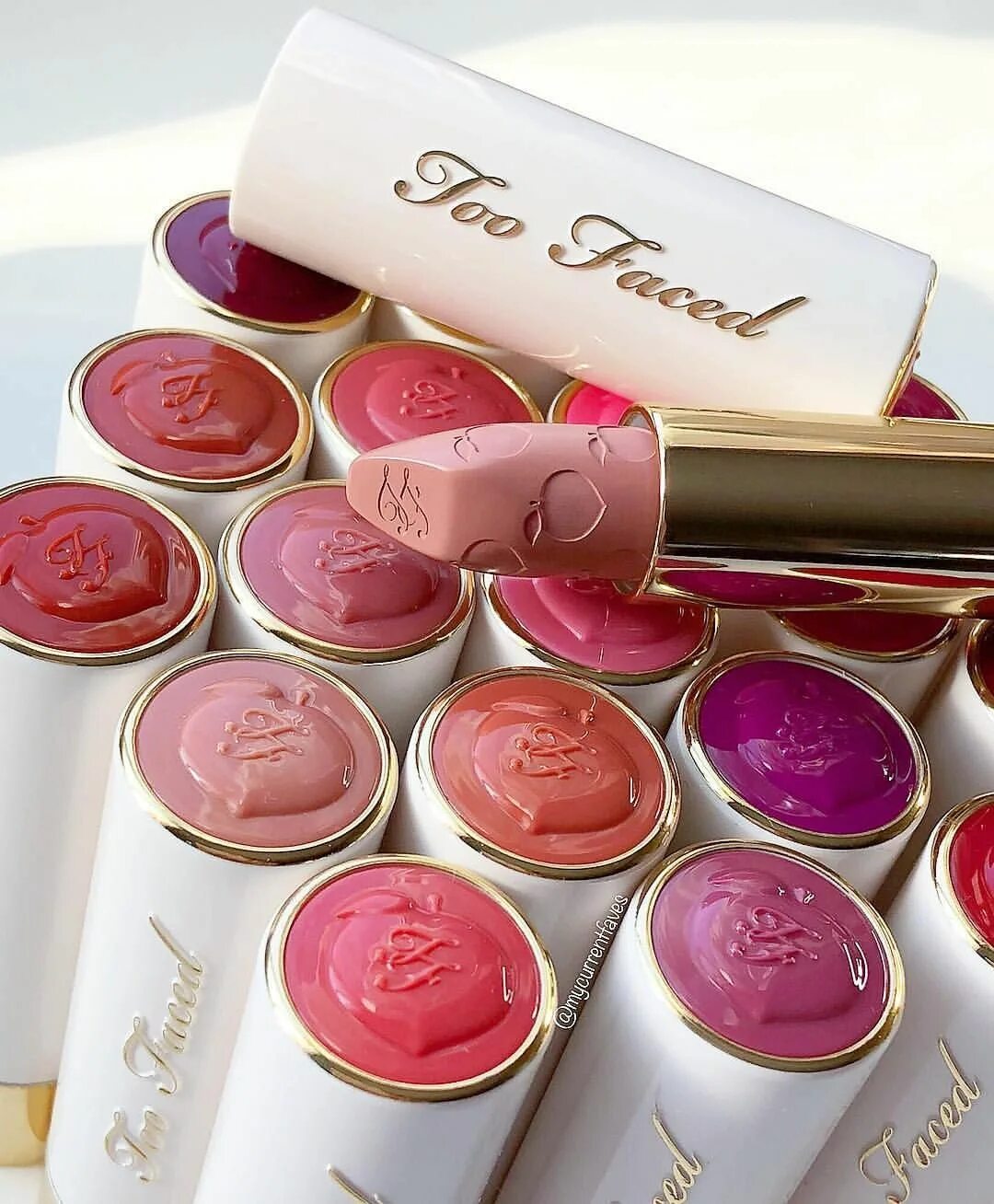 Face помада. Too faced peach kiss moisture matte. too faced peach kiss moisture matte long wear lipstick. too faced губная помада. too faced peach lipstick.
