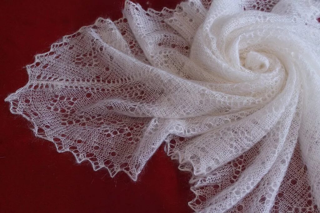 оренбургская пуховая паутинка. оренбургский пуховый платок шаль. оренбургский пуховый платок шаль. оренбургский пуховый платок паутинка. пуховый оренбург.