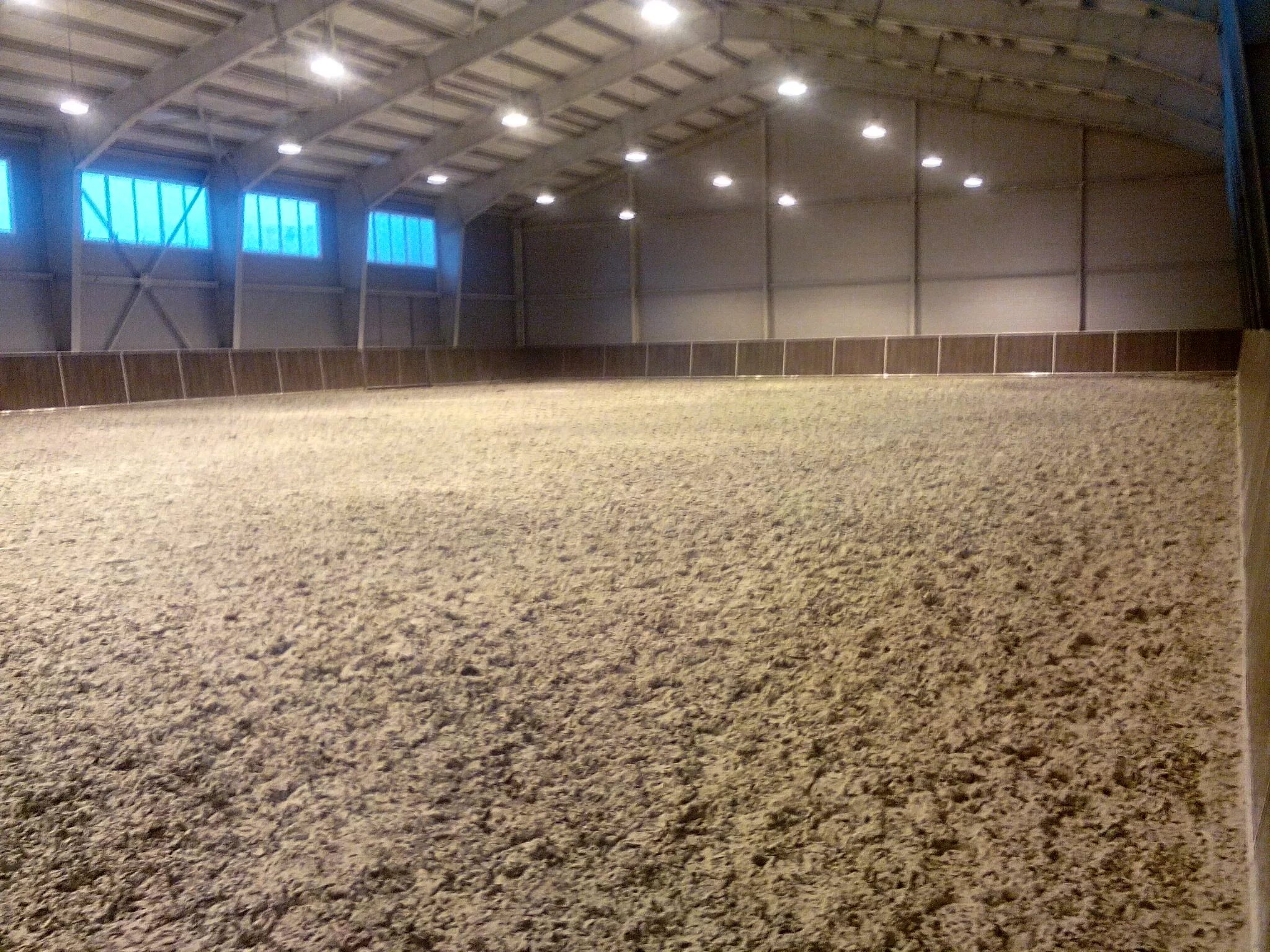 Конюшня в рогачево дмитровский район. Ящик для хранения конной амуниции. Вента кск денники. Конюшня вента. Антей конюшня.