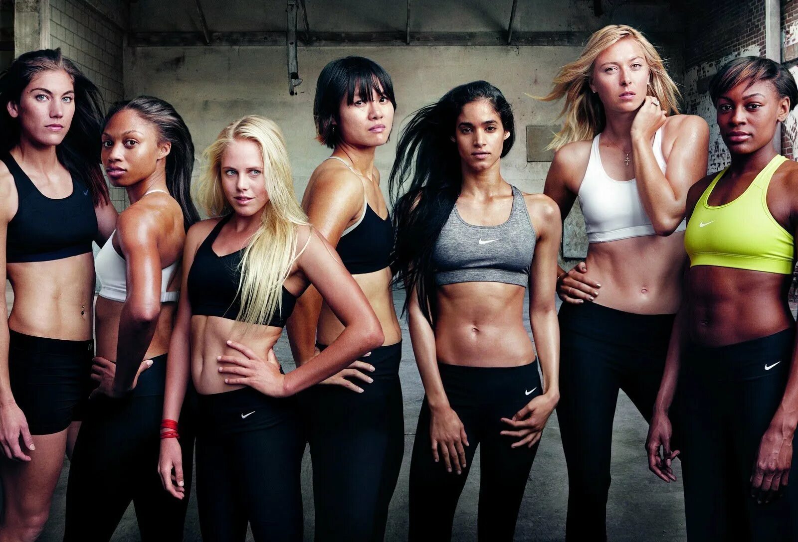 Группа спортсменов. Спортивные девушки группа. Много спортивных девушек. Фитнес девушки группа. Несколько девушек в зале.