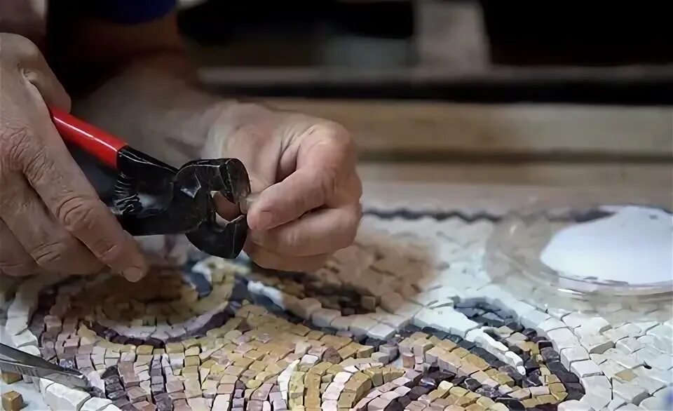 Техника мозаичного набора. Византийская мозаика смальта. Смальта мозаика Византия. Материалы для Византийской мозаики. Процесс изготовления мозаики.